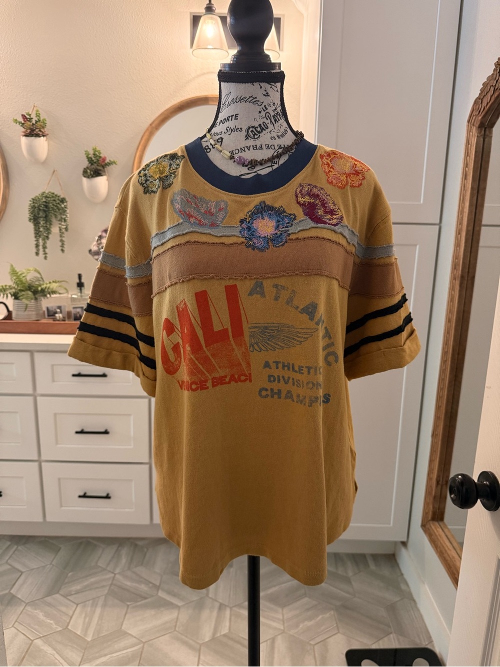 NWT (( SOLD OUT )) We The Free Wren Tee $98 MSRP Rare Venice Beach Floral Tee 🏝️